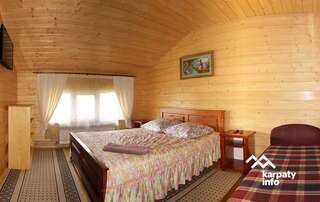 Гостевой дом Садиба Комфорт Славское Трехместный номер с общей ванной комнатой-1